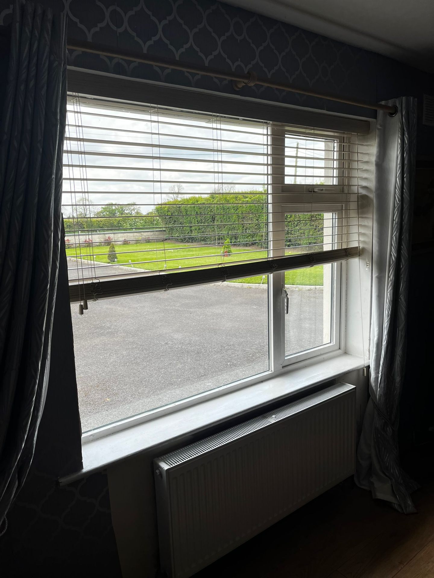 Curtains and venetian blinds fitted on a living room window
